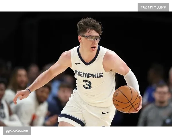 拉拉维亚评价队友里夫斯传球技艺,称其是球队核心力量 拉拉维亚评价队友里夫斯传球技艺,称其是球队核心力量